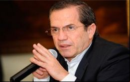 Así lo comunicó el canciller ecuatoriano Patiño, uno de los facilitadores, luego de varias reuniones   
