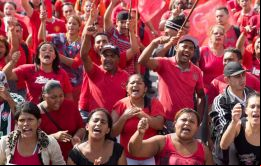 Las protestas comenzaron con los trabajadores sin techo pero se le fueron sumando más descontentos 