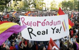 Bajo el lema 'Jaque la monarquía' manifestantes salieron a la misma hora en decenas de ciudades 