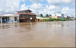 El nivel de agua se espera que llegue a los 29.60 metros para el 14, y ya hay catorce barrios cubiertos.