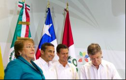Santos presidente de Colombia hizo entrega formal de la presidencia de la Alianza a México, Peña Nieto  