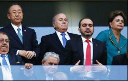 Dilma Rousseff y las autoridades de la FIFA durante el partido inaugural el pasado 12 de junio  