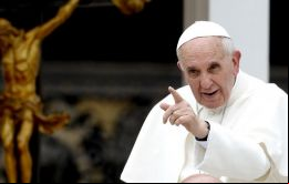 El Papa también sostuvo que ”los comunistas se apropiaron de nuestra bandera. La bandera de los pobres es cristiana”. 