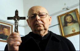 La AIE fue fundada por uno de los exorcistas más célebres del mundo, Gabriele Amorth