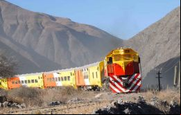 Vistas espectaculares por donde circula el famoso tren en Salta 