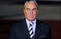 El embajador James Sinclair es acusado de una haber ocupado cargos claves durante los años de Pinochet