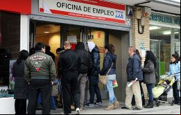 Según la encuesta más de 200.000 personas se encuentran sin trabajo en Santiago y sus zonas aledañas