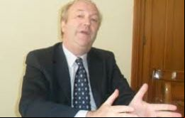El juez Griesa debe dejarnos libres a nosotros los rehenes de una problemática, que si existe, es entre Argentina y los 'fondos buitre', dijo Zembo. 