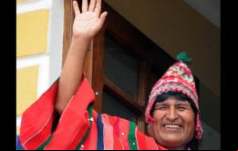 Morales es el primer presidente Aymará de Bolivia y ha hecho un buen manejo de la economía, aunque se cuestionan algunos aspectos políticos 