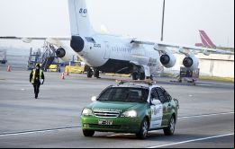 Los guardias estaban indefensos por el protocolo de seguridad aeronáutica que impide el ingreso con armas al recinto aeroportuario  