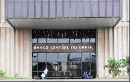 Se espera que las medidas amplíen el  de pequeñas empresas al crédito y fortalezcan el comercio exterior, según el banco central 