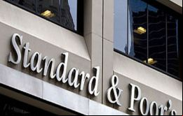 Standard & Poor’s subió la semana pasada la calificación crediticia de Ecuador a largo plazo a B+, desde B, como resultado de un mejor clima de inversión