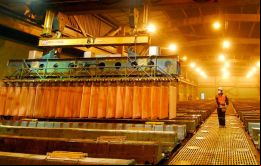 Según el Servicio Geológico de EE UU, en 2013 Perú produjo 1,3 millones de toneladas métricas de cobre y ocupó el tercer lugar en la producción mundial.