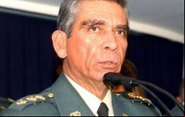 ”Para llegar al fin del conflicto, para surgir como un partido político, tienen que desmovilizarse y tienen que entregar las armas”, dijo el general Mora