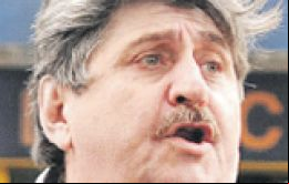 “Entre SMATA y la UOM sumamos entre 14.000 y 15.000 trabajadores que son licenciados cinco días al mes”, dijo Pignanelli
