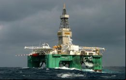 La plataforma semi-sumergible Eirik Raude que ha sido contratada para las perforaciones tanto al norte como el sur de las Falklands 