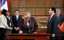 Empero la prometida reforma tributaria de Bachelet, su primer gran logro, no integra el listado pues todavía está en revisión por el Tribunal Constitucional