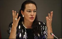 “Hemos dejado listos los estatutos de la Escuela Suramericana de Defensa que tendrá como sede Quito”, afirmó la ministra Ma Fernanda Espinosa