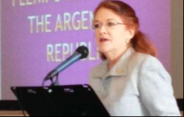 La embajadora se dirige ante la conferencia de trescientos delegados gremiales en Leeds 