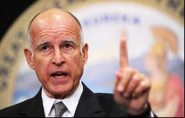 “Somos los primeros en prohibir estas bolsas, pero no seremos los últimos”, aseguró el gobernador Jerry Brown 