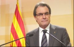 El presidente catalán, Artur Mas, ha reafirmado su intención de seguir adelante, tras haber recibido a cerca de 900 de los 947 alcaldes de Cataluña