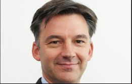 El buen comportamiento en septiembre subraya la solidez del mercado británico del auto nuevo, dijo el director ejecutivo de la SMMT, Mike Hawes. 