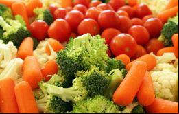 Los tomates registraron una de las mayores alzas con un 32,6%, seguido por Carne de Cerdo (10,7%) y del Servicio de Transporte en Bus Urbano (10%).