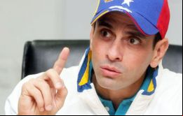 “Tal ha sido la destrucción de nuestra Venezuela que los primeros barcos de crudo importado partieron de Argelia y Rusia. ¡IN SÓ LI TO!” dijo Capriles