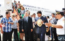El presidente Morales estuvo presente en la ceremonia cumplida en el aeropuerto de Santa Cruz