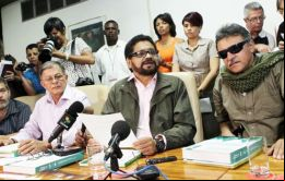 Cuatro integrantes del Secretariado y un suplente, incluyendo el jefe negociador de FARC, Luciano Marín (Iván Márquez), participan en pláticas de Cuba