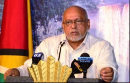 El presidente Ramotar 'prorrogó' (suspendió) el parlamento de Guyana por seis meses temiendo un voto de confianza negativo 