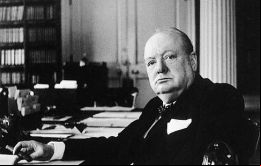Las Falklands son muy conocidas y su pérdida sería un golpe muy duro para el imperio, escribió Churchill. Por cierto que tendrían que ser retomadas-