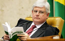 Estamos en un día de celebración, pero en realidad sólo tenemos motivos para lamentar y lamentar mucho, apuntó Janot 
