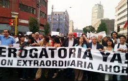 ¡Derogatoria ya!, fue el clamor más escuchado de las gargantas de jóvenes en la manifestación, convocada a través de las redes sociales Facebook y Twitter. 