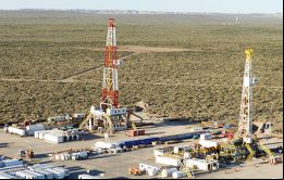 El FMI subrayó que a futuro, la depreciación del petróleo podría limitar el potencial asociado al desarrollo de los recursos de Vaca Muerta en Argentina