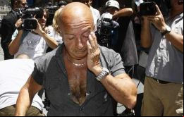 La puerta de servicio estaba abierta. Lo podría haber hecho cualquiera”, explicó el cerrajero, identificado como Walter, tras declarar ante la fiscal Fain