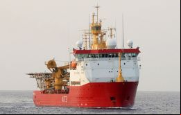 El rompehielos de la Royal Navy llegando a Punta Arenas