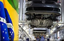 Uno de los peores desempeños fueron del sector automotor que retrocedió un 16%, junto a metalurgia -7,4% y los productos de metal -9,8%. 