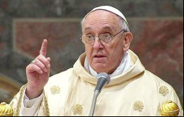 El papa lamentó que no sea noticia el hecho de que muera un anciano congelado por vivir en la calle, pero sí diferentes cuestiones financieras.