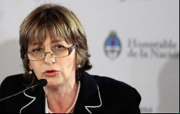 Gils Carbó dijo que el gobierno quiere “asegurar la continuidad del trabajo de Nisman” y prometió reforzar la unidad especial encargada de investigar el caso