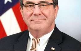 Ashton Carter, 60, fue designado el 5 de diciembre por Obama para reemplazar al criticado Chuck Hagel. Fue aprobado por 93 votos contra 5