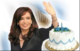 La mandataria celebró su cumpleaños junto a sus hijos Máximo y Florencia, su nieto Néstor Iván y su nuera Rocío García en la residencia de Chapalal