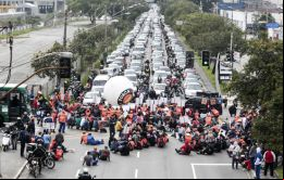El gobierno se comprometió sancionar, sin vetos, la Ley de los Camioneros. La Justicia después del acuerdo determinó prohibición de bloqueos en carreteras
