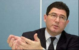 Levy dijo que ajustes en los impuestos al trabajo y de apoyo a las exportaciones deben generar para el gobierno unos 14.600 millones de reales al año
