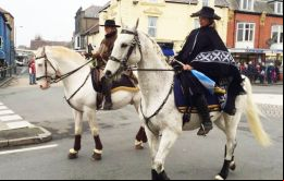 Con trajes típicos y banderas argentinas celebran el primer asentamiento galés en Patagonia, del que este año se cumple el sesqui centenario