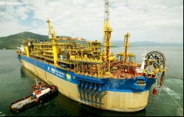 La suma está dividida entre áreas de exploración y producción en Brasil y en el extranjero (30 %), abastecimiento (30 %) y gas y energía (40 %).