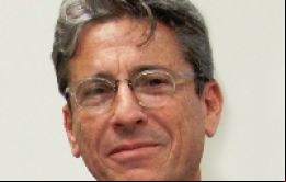 Hay evidencia sólida que muestra que el azúcar puede ser perjudicial al contribuir al sobrepeso, la obesidad y la caries dental, sostuvo Enrique Jacoby<br />
