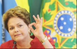 Brasil está lejos de sufrir una crisis y sus fundamentos económicos siguen siendo sólidos, dijo la presidenta a los periodistas .