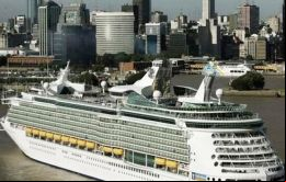 El operativo realizado por la aduana argentina en el crucero Splendour of the Seas, terminó con dos tripulantes detenidos, acusados de intentar llevar la droga a Europa. 