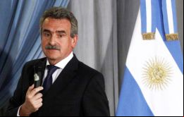 En cuanto a un supuesto plan de rearme argentino con ayuda rusa para invadir las islas, el ministro argentino respondió que “es una locura”.